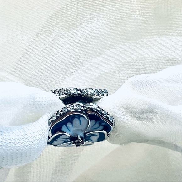 💐 NWOT Blue Pansy Charm ✨ - Picture 4 of 15